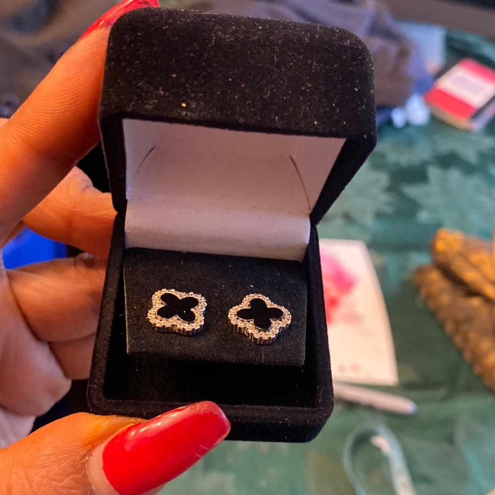 Van cleef Onyx earrings